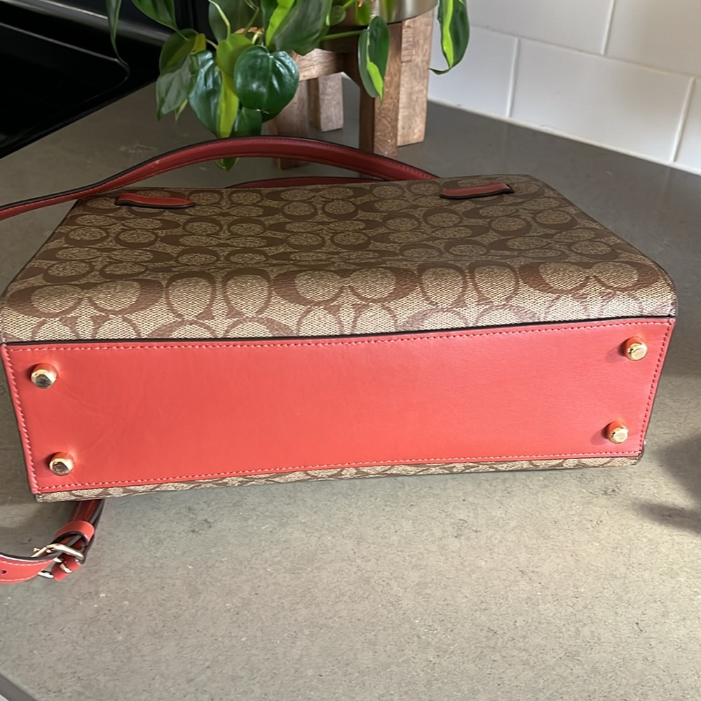Coach Lane Carryall - Picture 9 of 15
